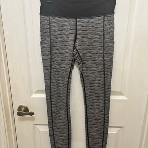 **SOLD on WN***Lululemon Black and Gray Patterned Leggings